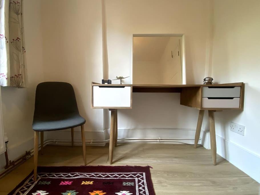 Spacious 2 Bedroom In Maida Vale Appartamento